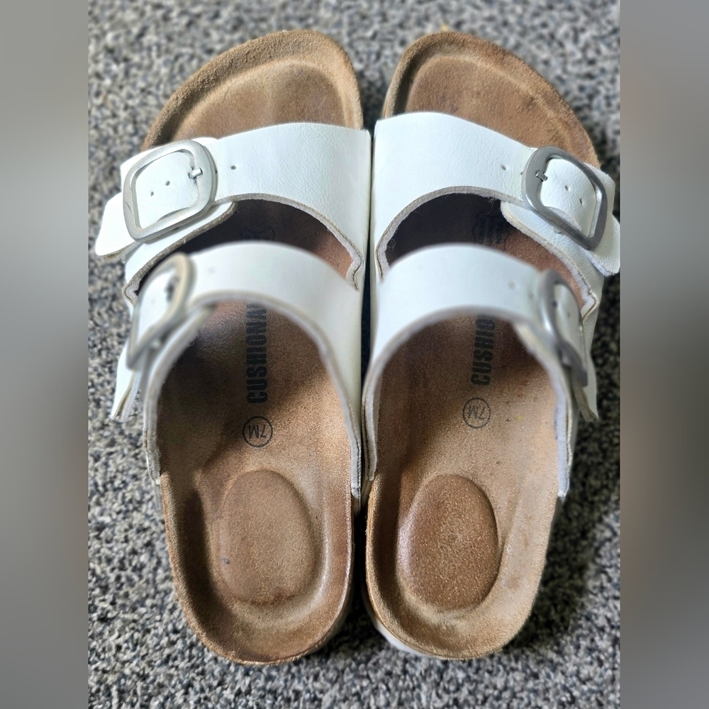 Cushionaire Womens 7M White 2 Strap Leather-Insole Sandals - Picture 10 of 11